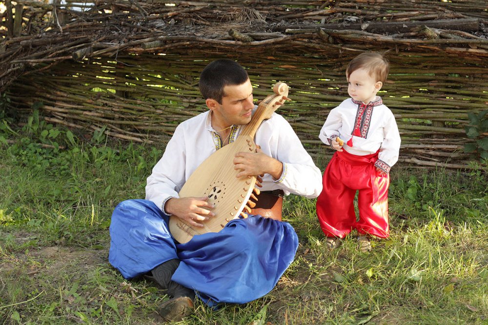 Вишиванка — традиційний український одяг.